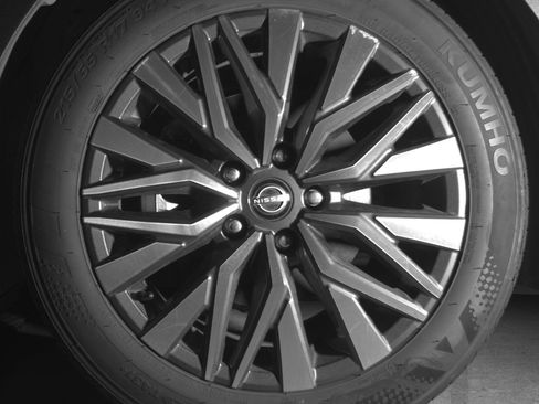 Used 2025 Nissan Altima 2.5 SV FWD image 12