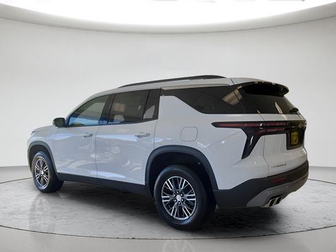 New 2026 Chevrolet Traverse LT w/ LPO, Floor Liner Package FWD image 5