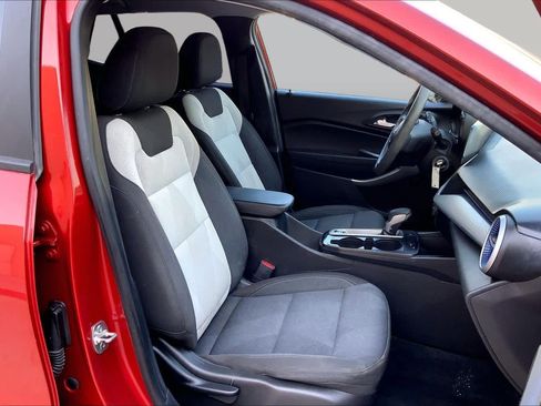 Used 2024 Chevrolet Trax LS w/ LS Convenience Package FWD image 9