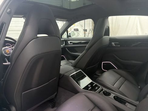Used 2021 Porsche Panamera RWD image 18