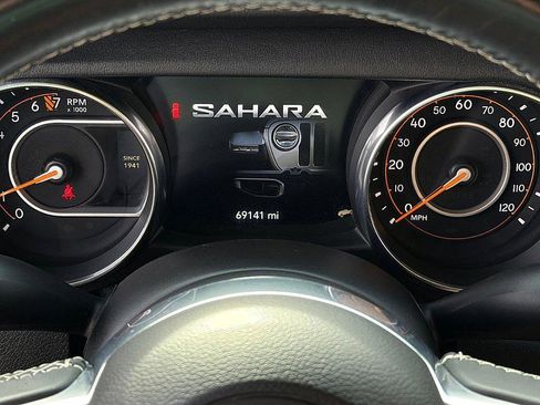 Used 2019 Jeep Wrangler Unlimited Sahara image 14