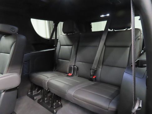 Used 2024 Chevrolet Suburban High Country image 12