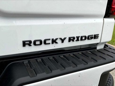 New 2025 GMC Sierra 1500 AT4 w/ AT4 Premium Package AWD/4WD image 8