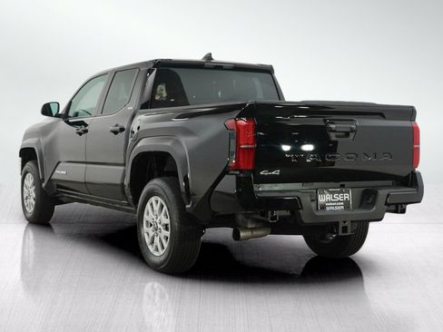 Used 2025 Toyota Tacoma SR5 AWD/4WD image 3