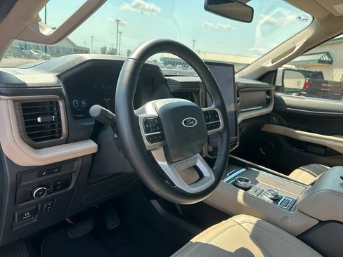 Used 2024 Ford Expedition Limited AWD/4WD image 12