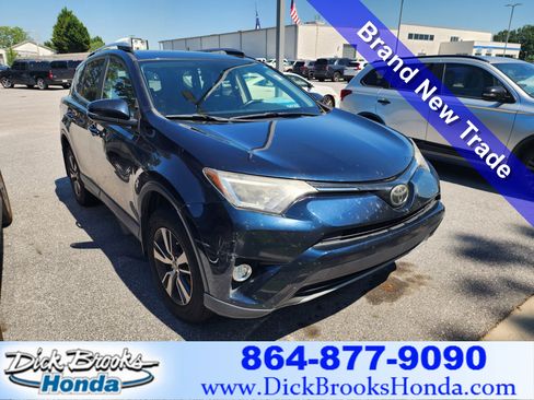 Used 2017 Toyota RAV4 XLE AWD/4WD image 1