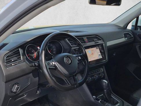 Used 2018 Volkswagen Tiguan SEL AWD/4WD image 15