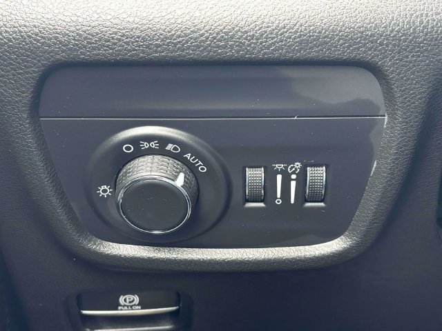 Used 2023 Jeep Grand Cherokee L Laredo AWD/4WD image 18