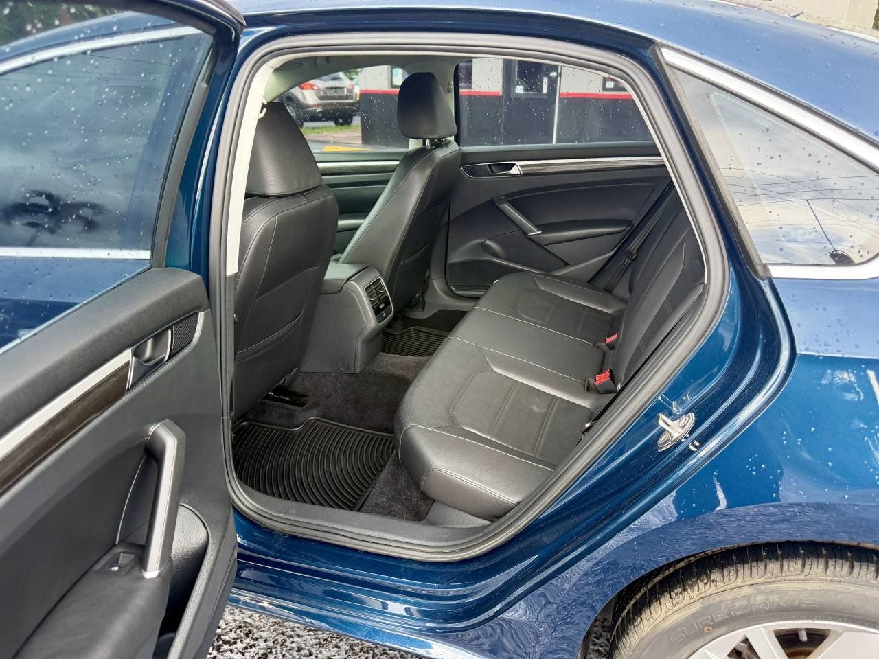 Used 2018 Volkswagen Passat 2.0T SE FWD image 9