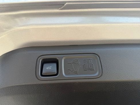 Used 2023 Ford Expedition Limited AWD/4WD image 6