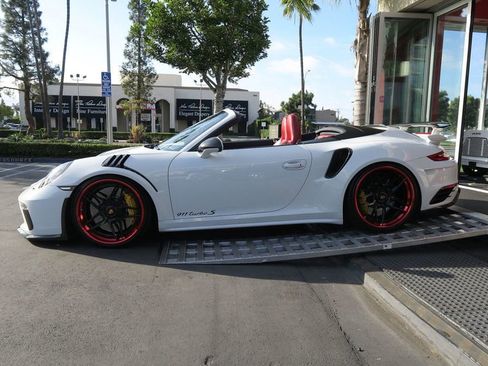 Used 2015 Porsche 911 Turbo S image 51