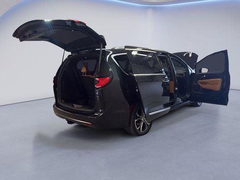 Used 2022 Chrysler Pacifica Pinnacle AWD/4WD image 14