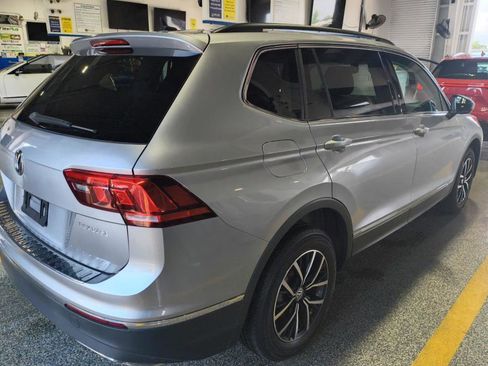 Used 2021 Volkswagen Tiguan SE FWD image 3