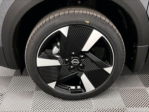 New 2025 Nissan Kicks SR w/ SR Premium Package FWD image 25