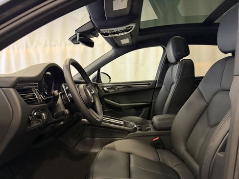 New 2026 Porsche Macan image 5
