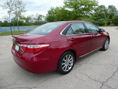 Used 2017 Toyota Camry XLE w/ Moonroof Package FWD image 5