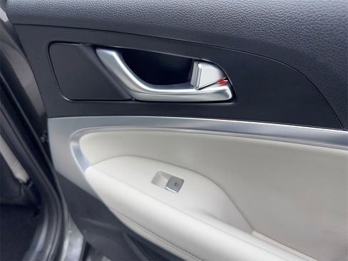 Used 2025 Genesis G70 2.5T image 44