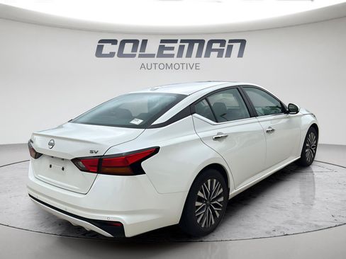 Used 2024 Nissan Altima 2.5 SV FWD image 3