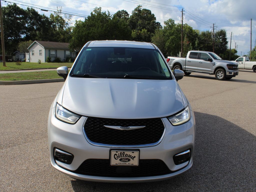 Used 2023 Chrysler Pacifica Touring-L FWD image 5