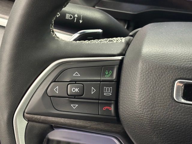 Used 2024 Jeep Grand Cherokee Limited w/ Black Appearance Package AWD/4WD image 23