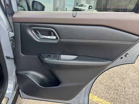 Certified 2023 Nissan Rogue Platinum w/ Platinum Premium Package image 13