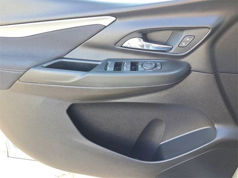 Used 2022 Chevrolet Bolt LT image 19