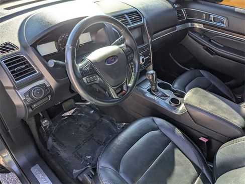 Used 2018 Ford Explorer Limited image 11