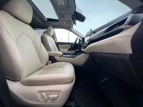 Used 2020 Toyota Highlander Limited image 27