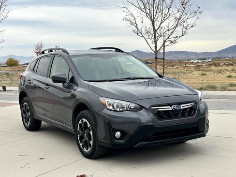 Used 2021 Subaru Crosstrek 2.0i Premium image 3