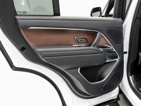 Used 2024 Land Rover Range Rover SE image 39