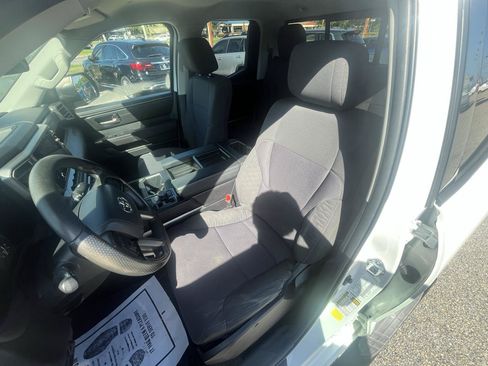 Used 2022 Toyota Tundra SR5 AWD/4WD image 32