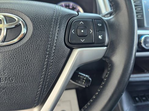 Used 2015 Toyota Highlander XLE FWD image 29