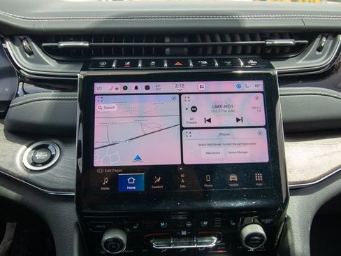 Used 2023 Jeep Grand Cherokee Overland RWD image 31