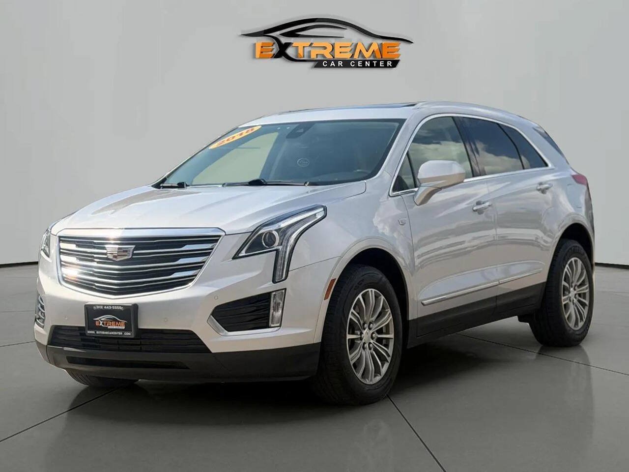 Used 2018 Cadillac XT5 Luxury w/ Driver Awareness Package AWD/4WD image 2