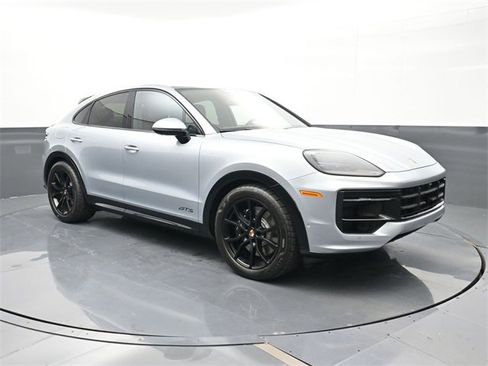 Used 2025 Porsche Cayenne GTS image 27