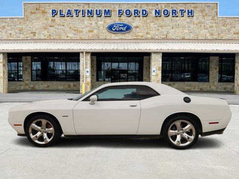 Used 2016 Dodge Challenger R/T RWD image 3