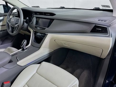 Used 2018 Cadillac XT5 Luxury w/ Driver Awareness Package AWD/4WD image 36