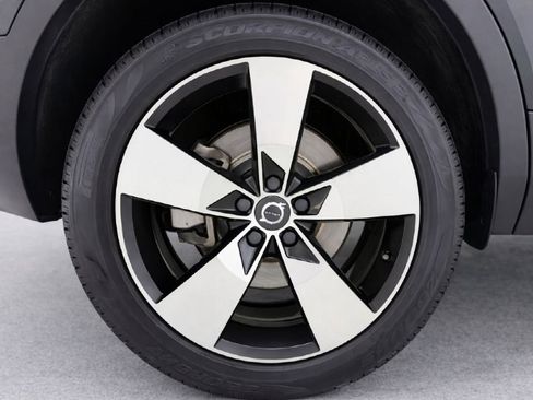 Used 2019 Volvo XC40 T5 Momentum image 33