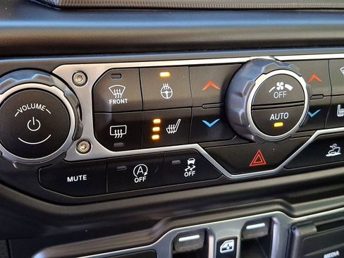 Used 2023 Jeep Wrangler Unlimited Sport AWD/4WD image 25