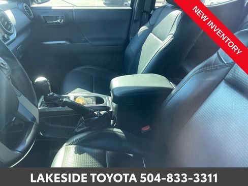 Used 2021 Toyota Tacoma TRD Sport w/ TRD Premium Sport Package image 10
