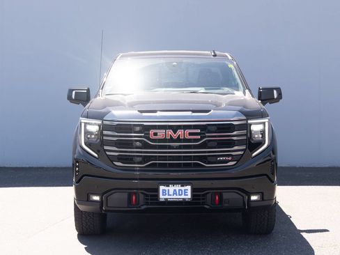 Used 2024 GMC Sierra 1500 AT4 w/ Technology Package AWD/4WD image 24