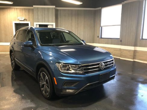 Used 2019 Volkswagen Tiguan SEL R-Line AWD/4WD image 6