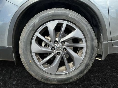 Used 2016 Nissan Rogue SL w/ SL Premium Package image 5