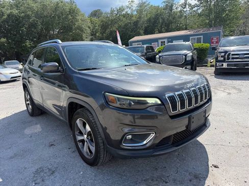 Used 2019 Jeep Cherokee Limited AWD/4WD image 3