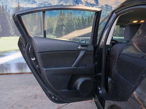 Used 2012 MAZDA MAZDA3 i Touring FWD image 29