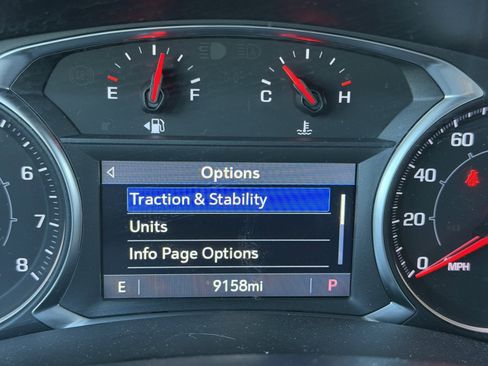 Used 2024 GMC Terrain SLT w/ Tech Package image 2