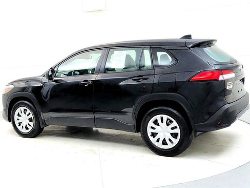 Certified 2024 Toyota Corolla Cross L image 4