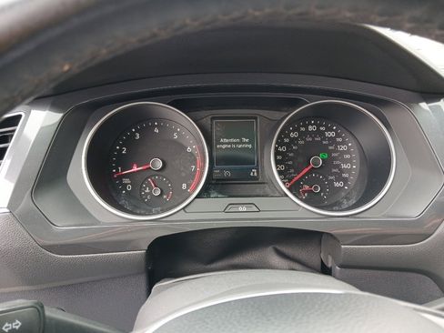 Used 2018 Volkswagen Tiguan SE w/ Panoramic Sunroof Package FWD image 11