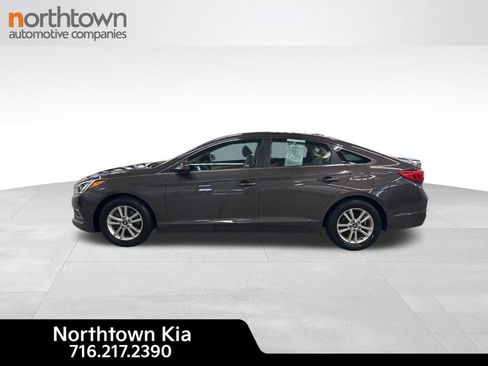 Used 2017 Hyundai Sonata SE FWD image 2