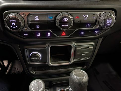 Used 2022 Jeep Gladiator Sport image 12